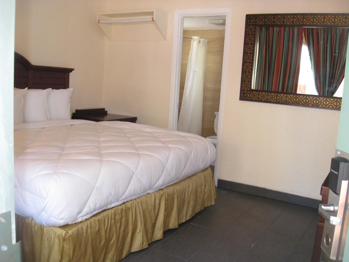 Ocean Breeze Motel Миртъл Бийч Екстериор снимка